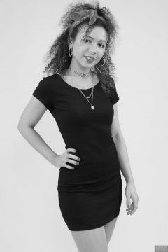 2017-10-22 Isabelle in little black dress