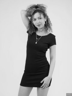 2017-10-22 Isabelle in little black dress