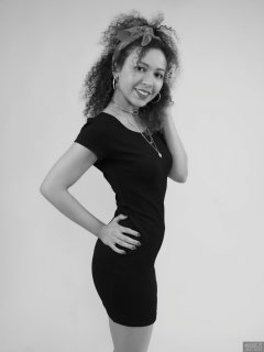 2017-10-22 Isabelle in little black dress