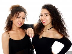 2017-10-22 Isabelle and Stephy headshot