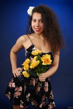 2017-10-22 Stephy in her own black flowery skirt