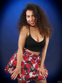 2017-10-22 Stephy in her own top and skirt