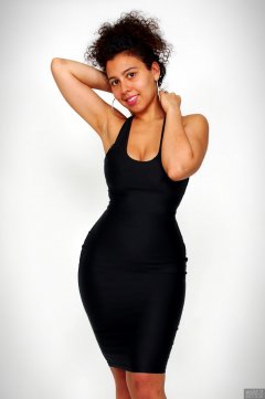 2017-11-26 Stephy Samer - in black nylon-lycra bodycon dress - shaped by underneath by high-waist, firm-control pantie girdle