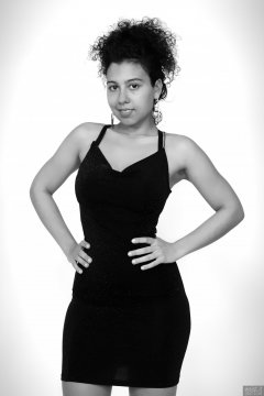 2017-11-26 Stephy Samer - in black nylon-lycra bodycon dress - shaped by underneath by high-waist, firm-control pantie girdle