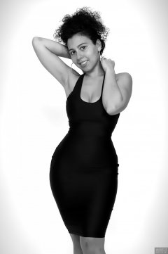 2017-11-26 Stephy Samer - in black nylon-lycra bodycon dress - shaped by underneath by high-waist, firm-control pantie girdle