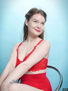 2018-02-03 Amy in red bra and pantie girdle