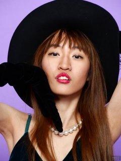 2018-02-24 Salina Pun in green velvet dress and black fedora