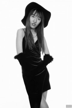 2018-02-24 Salina Pun in green velvet dress and black fedora