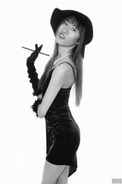 2018-02-24 Salina Pun in green velvet dress and black fedora