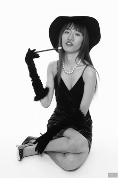 2018-02-24 Salina Pun in green velvet dress and black fedora