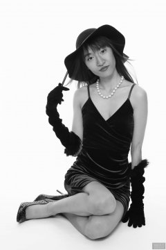 2018-02-24 Salina Pun in green velvet dress and black fedora