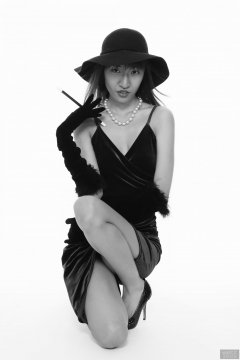 2018-02-24 Salina Pun in green velvet dress and black fedora