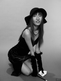 2018-02-24 Salina Pun in green velvet dress and black fedora