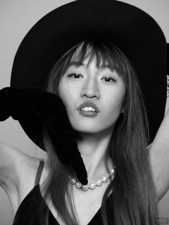 2018-02-24 Salina Pun in green velvet dress and black fedora