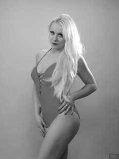 2018-03-17 Dayna Nirvana in her own red one-piece swimsuit