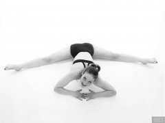 2018-04-07 Annie91 in neoprene sports top and black control briefs worn as hotpants