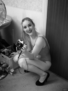 2018-04-07 Annie91 in her own turquoise one-piece swimsuit