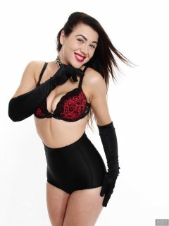 2018-06-15 Tatjana Bastet in black style 210 girdle worn as hotpants and her own bra worn as top