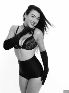 2018-06-15 Tatjana Bastet in black style 210 girdle worn as hotpants and her own bra worn as top