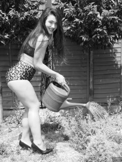 2018-06-15 Tatjana Bastet - watering the plants