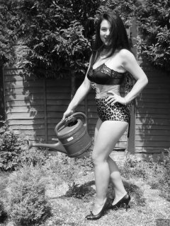 2018-06-15 Tatjana Bastet - watering the plants