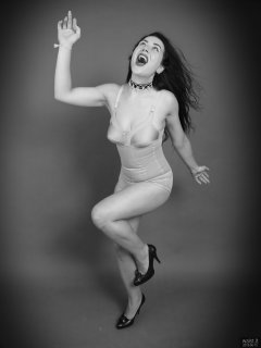 2018-06-15 Tatjana Bastet in tight vintage pantie-corselette