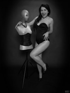 2018-06-15 Tatjana Bastet in black Miraclesuit bodyshaper
