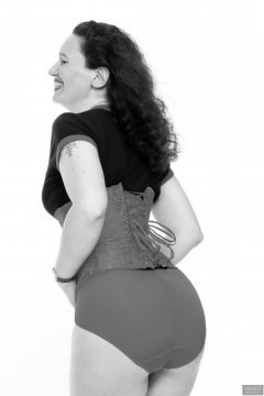 2018-07-07 Chiara in a tightly-laced underbust corset, worn over her own "Damned" t-shirt, worn over red Chinese bra and pocket girdle