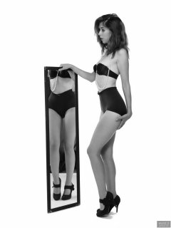 2018-07-25 Twinklenose, mirror shot, in matching blue bra and girdle