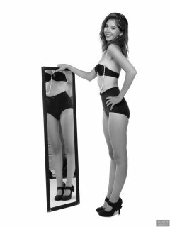 2018-07-25 Twinklenose, mirror shot, in matching blue bra and girdle