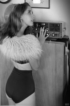 2018-07-25 Twinklenose, in furry cream top, worn over matching blue bra and blue girdle, worn as hotpants