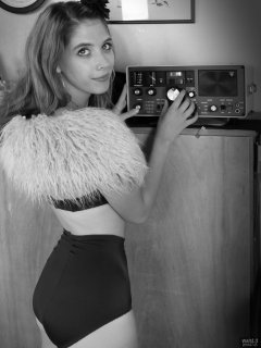 2018-07-25 Twinklenose, in furry cream top, worn over matching blue bra and blue girdle, worn as hotpants