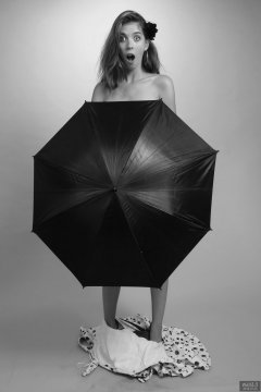 2018-07-25 Twinklenose, cheeky umbrella shot