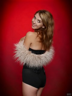 2018-07-25 Twinklenose, in tightly-laced black underbust corset worn over black bra and black pantie girdle, worn as hotpants