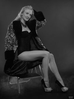 2018-09-01 Christina Elsom - in plack bra and black high-waisted control briefs worn as hotpants, and ticghtly-laced black underbust corset