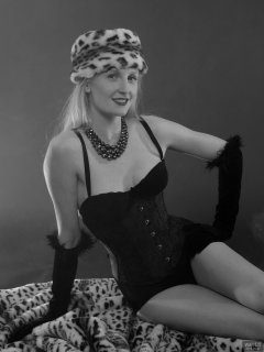 2018-09-01 Christina Elsom - in plack bra and black high-waisted control briefs worn as hotpants, and ticghtly-laced black underbust corset