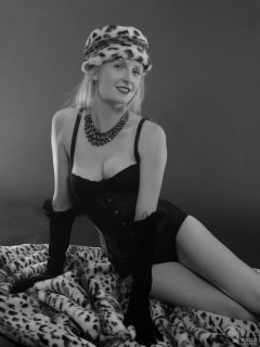 2018-09-01 Christina Elsom - in plack bra and black high-waisted control briefs worn as hotpants, and ticghtly-laced black underbust corset