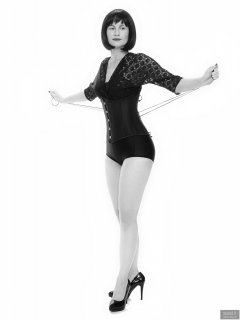 2018-09-16 Saffine in tightly-laced black corset worn over black strapless bra top, black bolero and  black Style 210 pantie girdle worn as hotpants