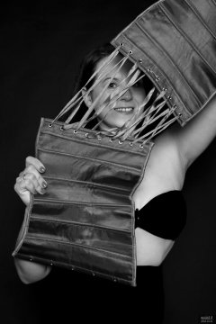 2018-10-21 Darya (DaryaM) peering through corset