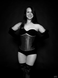 2018-10-21 Darya (DaryaM) in purple underbust corset worn over black boob-tube and high-waisted, black, Chinese control briefs worn as hotpants