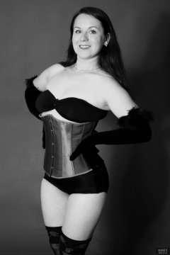 2018-10-21 Darya (DaryaM) in purple underbust corset worn over black boob-tube and high-waisted, black, Chinese control briefs worn as hotpants