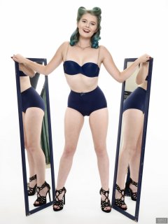 2018-11-04 Sophie Pixie mirror shot, in blue chinese bra and matching girdle