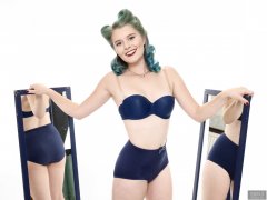 2018-11-04 Sophie Pixie mirror shot, in blue chinese bra and matching girdle