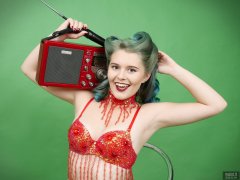 2018-11-04 Sophie Pixie litening to red Eton field radio,  in red belly-dance top and red pocket-girdle worn as hotpants