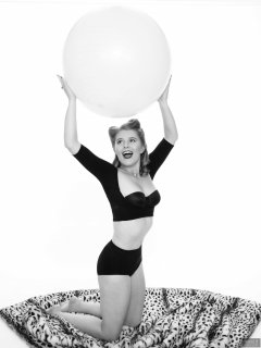 2018-11-04 Sophie Pixie in black bolero posture top, black strapless bra and black control briefs worn as hotpants