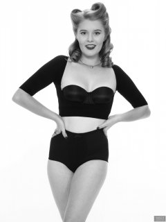 2018-11-04 Sophie Pixie in black bolero posture top, black strapless bra and black control briefs worn as hotpants