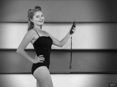 2018-11-04 Sophie Pixie in black vintage-style tummy-control swimsuit, demonstrating the studio