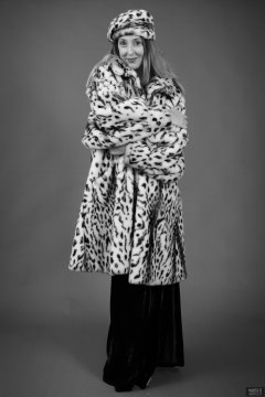 2018-11-17 Madame Cerise in furs during her Christmas Shoot