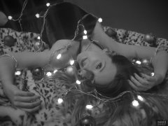 2018-11-17 Madame Cerise wrapped in AC-driven LED fairy lights during her Christmas Shoot
