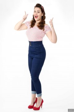 2018-12-15 Darcy Bennet in her own top and vintage-style blue denim jeans